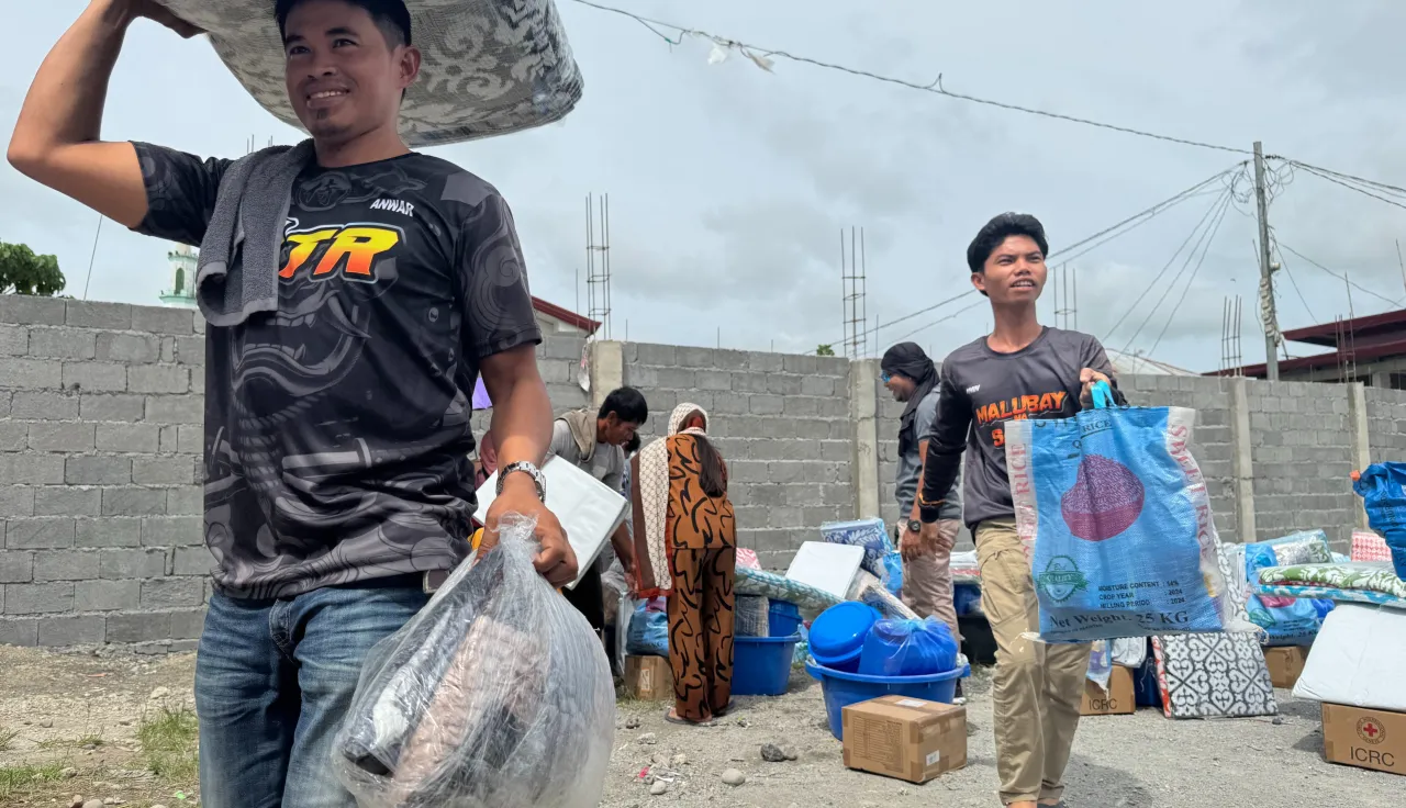 Conflict-affected people in Maguindanao del Sur received household items and hygiene kits.jpg