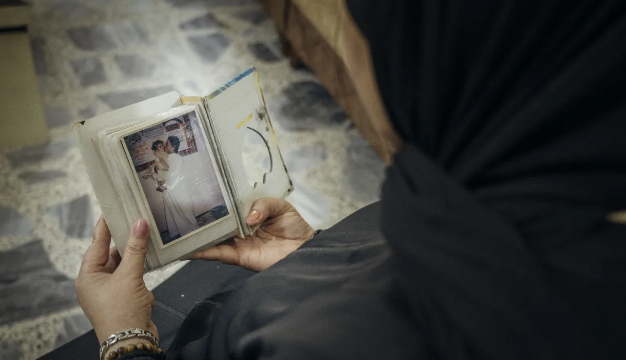Hala from Anbar, holding the picture of her missing loved one.