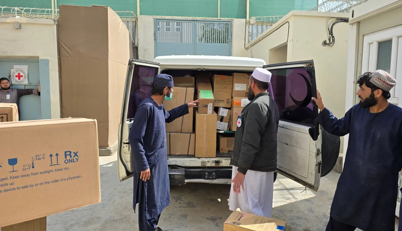 Afghanistan-medical-kit-delivery