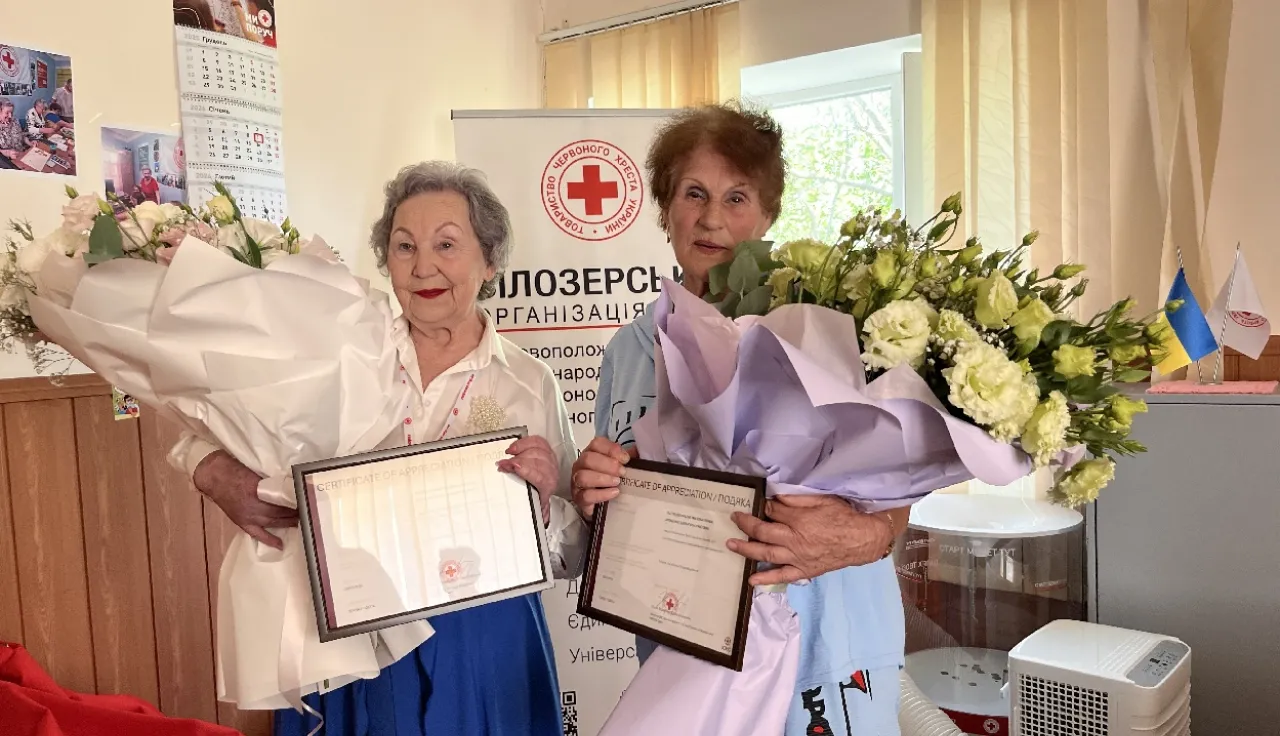 Liubov Pavlivna Ponomarenko and Valentyna Ihnatiivna Yalovenko