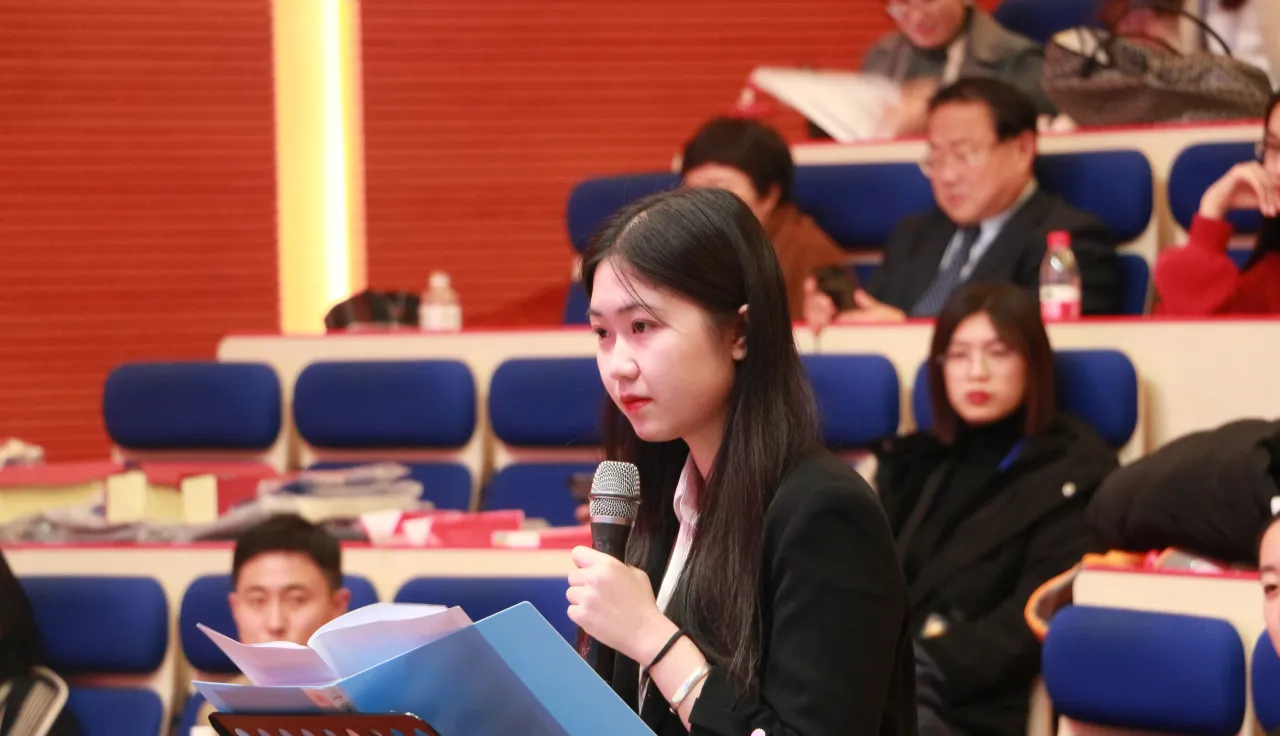 杨洁曾于2020年作为中山大学代表队成员参加第十四届IHL模拟法庭，为学校夺得亚军并荣获决赛最佳辩手称号。毕业后，她加入了红十字国际委员会总部数据保护办公室。