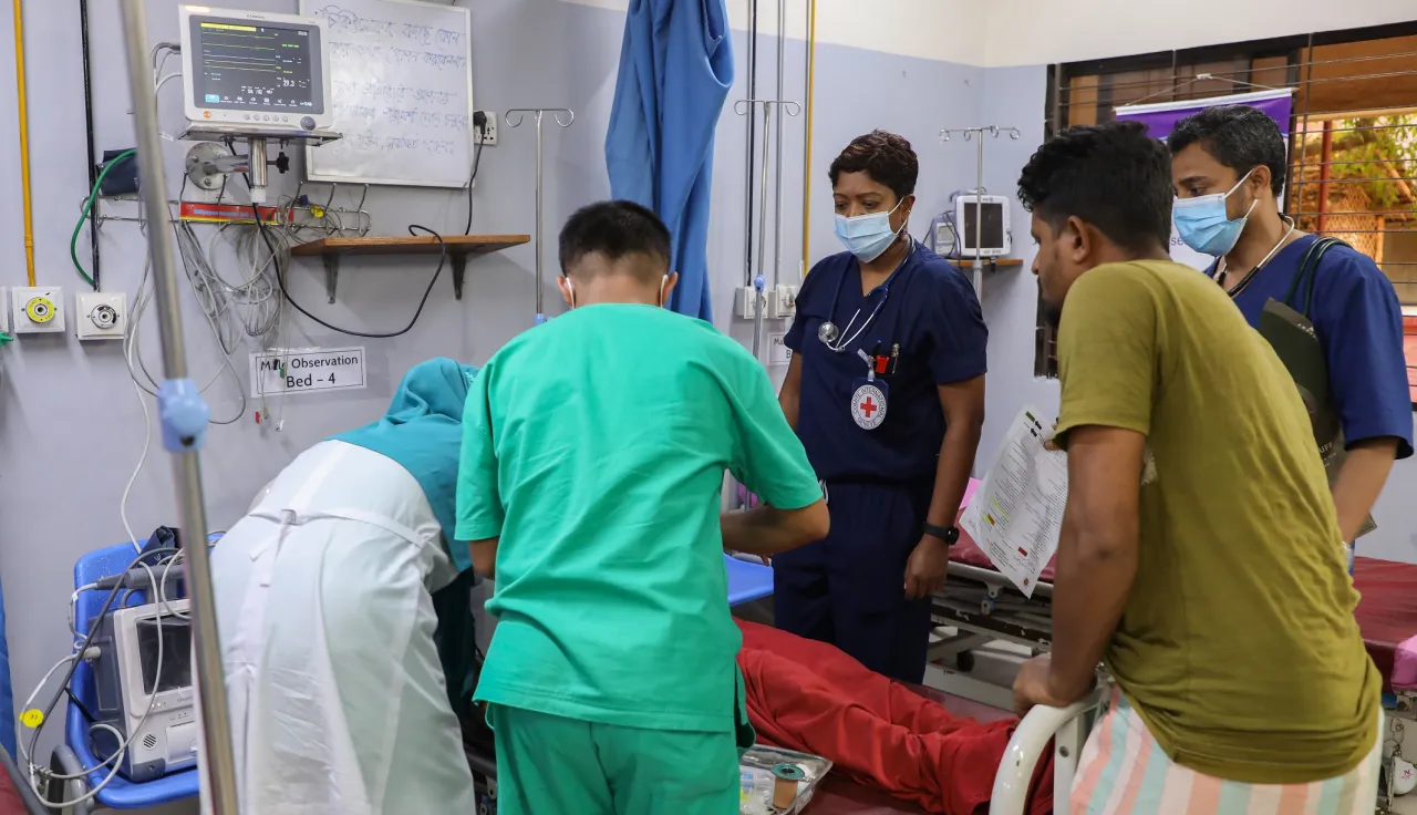 Bangladesh: 377,000 patients treated in 3 years at ICRC-supported emergency department of Sadar Hospital | ICRC