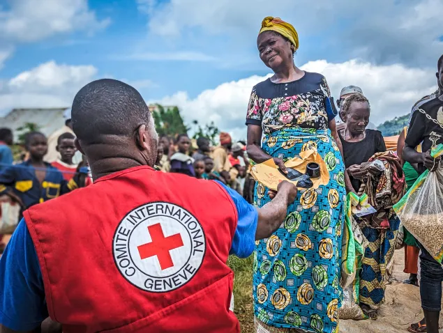 Ituri province, Republic democratic of the Congo. A farmer receives seeds from the ICRC during a distribution. Benita Atosha/ICRC