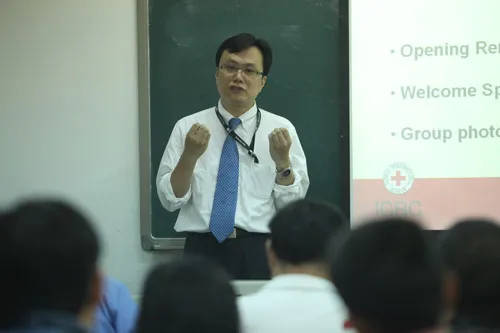 开班仪式上，红十字国际委员会东亚地区代表处法律官员郭阳对课程进行总体介绍。