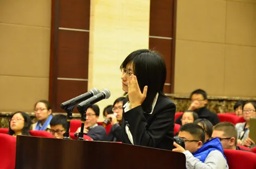 中国人民大学选手在决赛现场进行陈述。