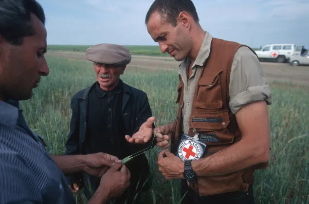 An archive photo from 1997 shows an ICRC agronomist monitoring an agricultural rehabilitation programme.
