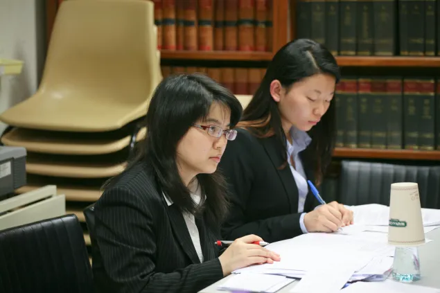 主场比赛的优势：“香港是一个美好的城市，我们期待并欢迎其他地区的队伍到香港参赛，” 苏晨曦（音译）说，她是香港大学代表队的队员。