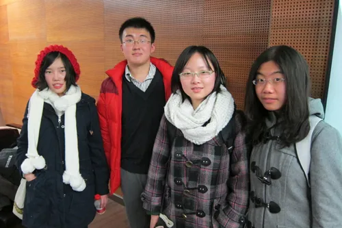 受到红十字国际委员会的邀请，来自清华大学红十字会学生分会的同学们参加了11月25日举办的关于国际人道法的研讨会。他们表示自己对国际红十字与红新月运动以及国际人道法非常感兴趣。