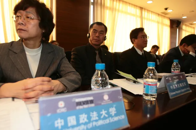 中国学术界人士以及中国人民解放军的代表参加2008年1月11日至12日，在人民大学举办的当代武装冲突中的人道问题研讨会。
