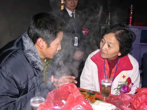 江亦曼副会长在江西省贵溪市文坊镇慰问“博爱新村”居民 