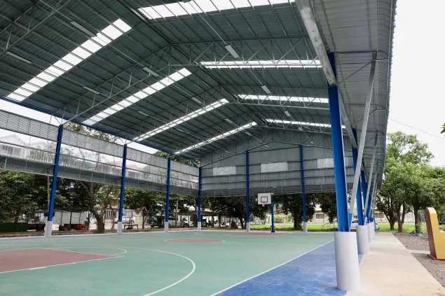 The new roof of the basketball court at the Battambang regional physical rehabilitation centre. Stephen Rae/ICRC