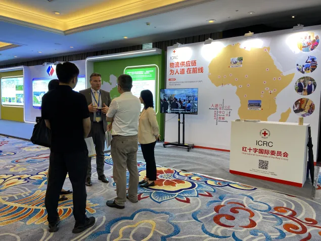 红十字国际委员会东亚地区代表处副主任纪博瑞向与会嘉宾介绍委员会的人道物流工作。