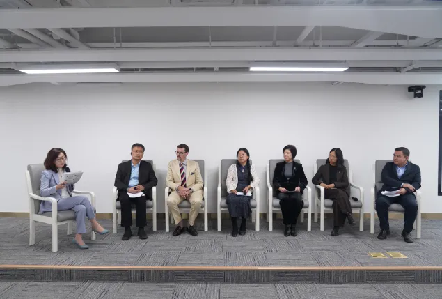 红十字国际委员会东亚地区代表处法律顾问刘欣燕主持了专题讨论，与会专家就多个议题展开了讨论。