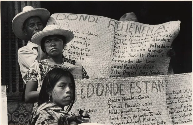 Familias de personas desaparecidas en Guatemala en búsqueda de sus familiares desaparecidos por el conflicto armado.