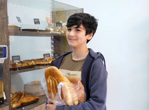 Children from the nearby school have become the bakery’s loyal customers 