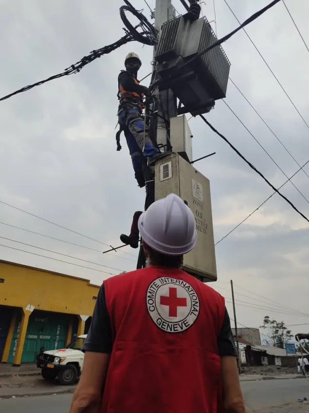 DRC essential infrastructure Goma 2 ICRC staff fixing pylon