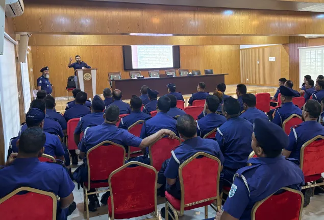Training security forces in humanitarian principles
