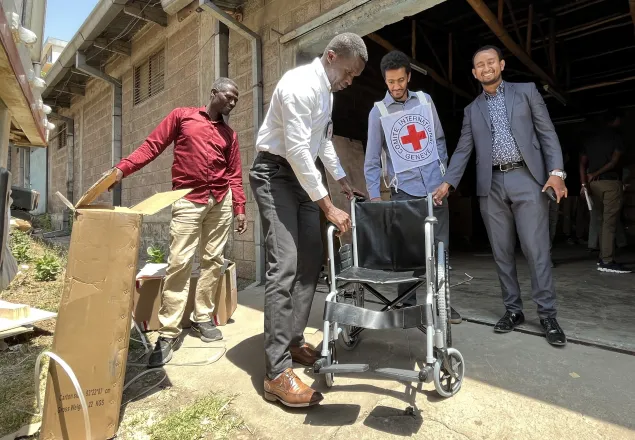 ICRC medical donation to  Alert Hosp..JPG