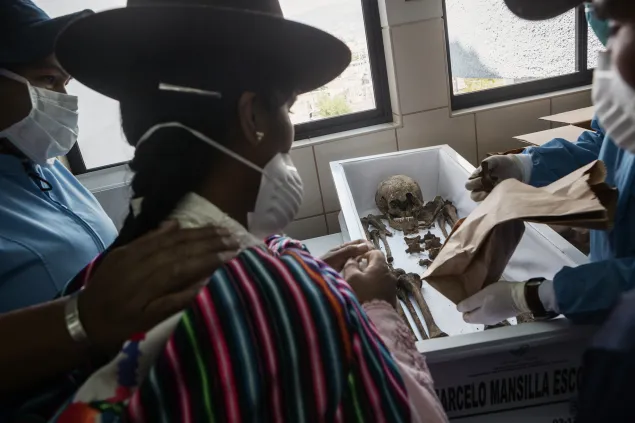 Perú, 2019. Familiares de 64 personas desaparecidas durante el periodo de violencia (1980-2000) dieron un entierro digno a sus seres queridos en el año 2019.