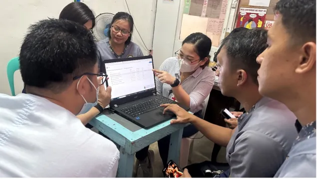 Marianne Legaspi (center), a health field officer for the International Committee of the Red Cross, during the capacity building sessions with the Bureau of Jail Management and Penology. Photo: H.Tubangi/ICRC.jpg