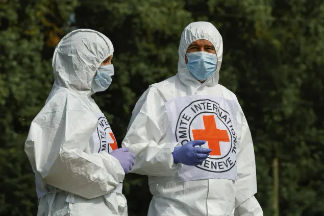 ICRC staff observing at one of the human remains transfers between Russia and Ukraine.