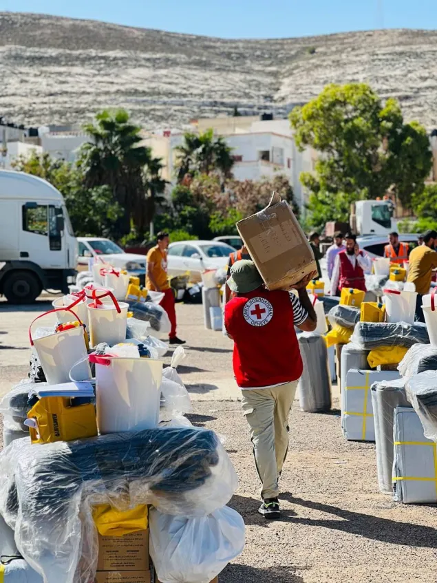 Libya, 2023. The ICRC, together with the Libyan Red Crescent, continued to support flood-affected families w/ essential household items, hygiene kits & food.