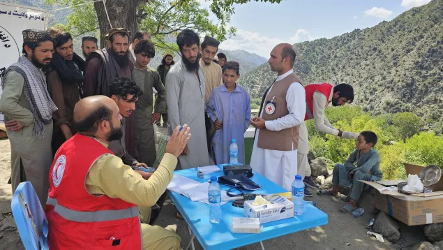 The ICRC team is visiting the Afghan Red Crescent Society’s (ARCS) mobile health clinic in the Mazar Dara of Nurgal District, Kunar Province, where a devastating earthquake struck, killing and injuring thousands.