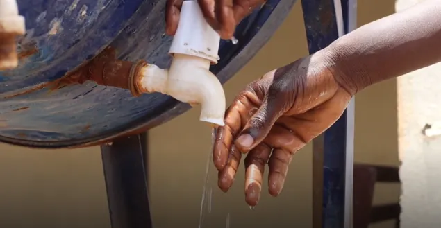 Sudan_disinfecting-hands-and-feet_cholera-treatment-centre-in-Gedaref-State