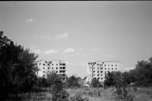 A building damaged by hostilities outside Izyum in Kharkiv Oblast, Ukraine.