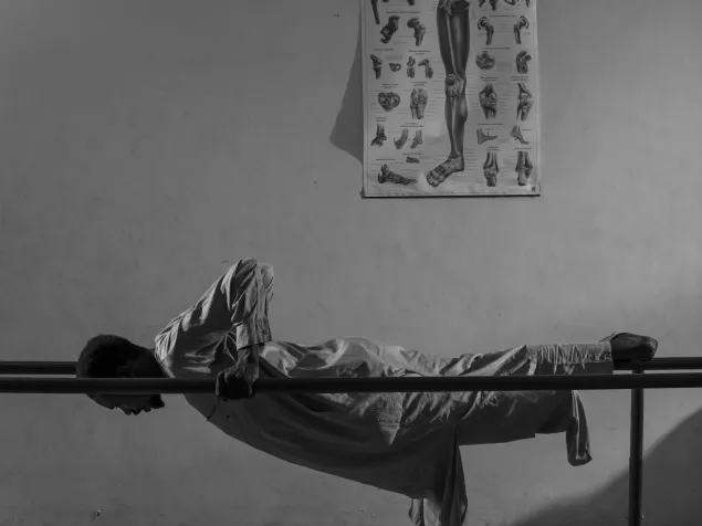 Issa Idriss Hassan, 43, trains on parallel bars at the ICRC-supported Physical Rehabilitation Center at Wau Teaching Hospital.