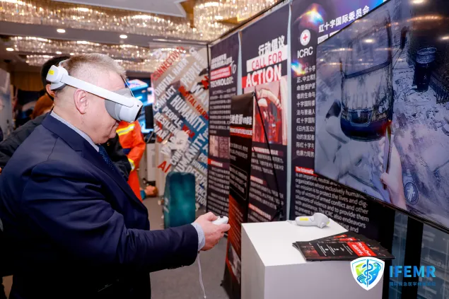 俄罗斯紧急情况部尼基福罗夫辐射与急救医学中心主任谢尔盖院士体验展览