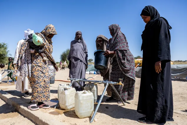 Hawa Adam Abdallah Charfadine, 35 (centre), collected water from a borehole installed by the ICRC near the Tiné transit site, Wadi Fira, Chad.