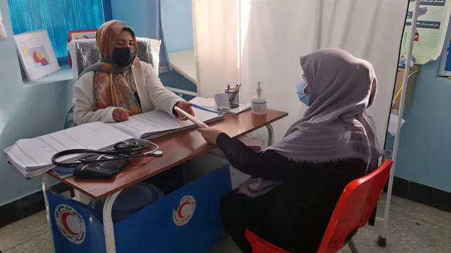 Parveen during her visit to Hazrat Abu Bakr Sediq, an ICRC-support Basic Healthcare Clinic in Herat. 