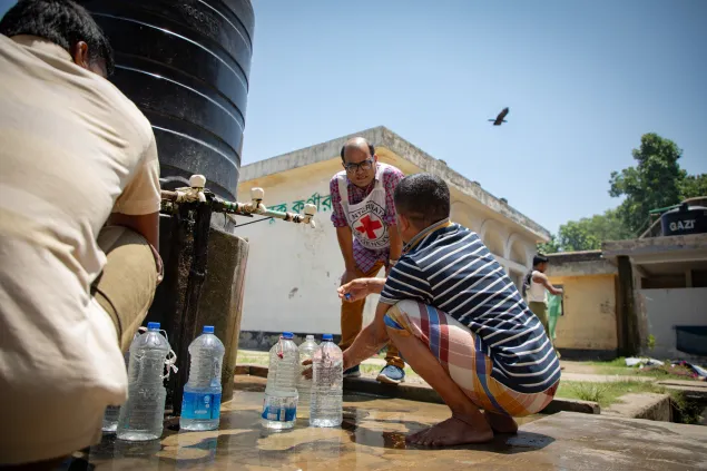 The ICRC worked with prison authorities to upgrade the water supply system at Cox’s Bazar District Jail to improve access to clean and reliable water services.
