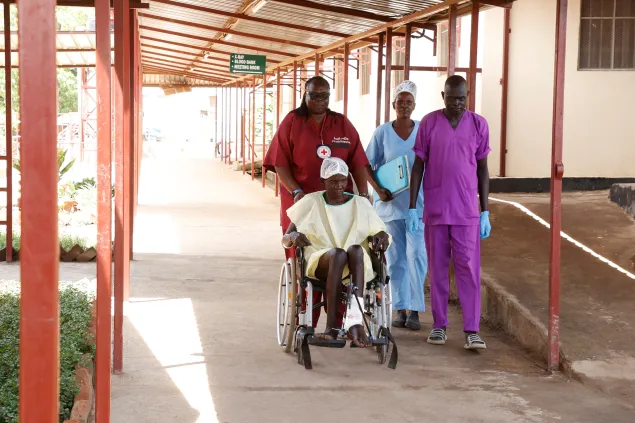Medical staff at the ICRC-supported Juba Military Hospital provide patients all the care they need to recover well