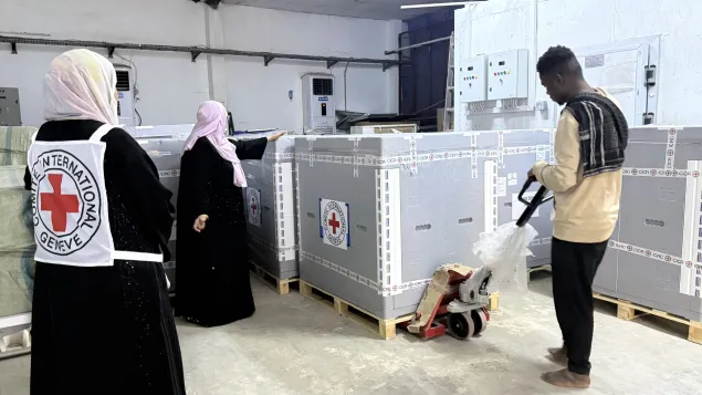 The ICRC donates medical supplies to the Ministry of Public Health and Population at Al-Gamhuria Medical Supply Department, Aden. 13 October 2026