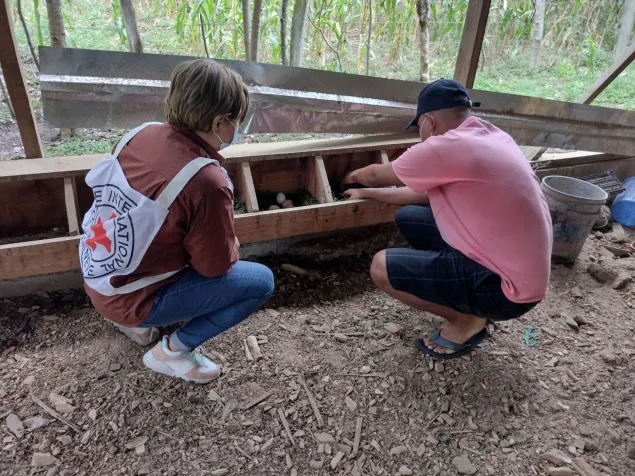 ICRC delegate talking to a man in Honduras.