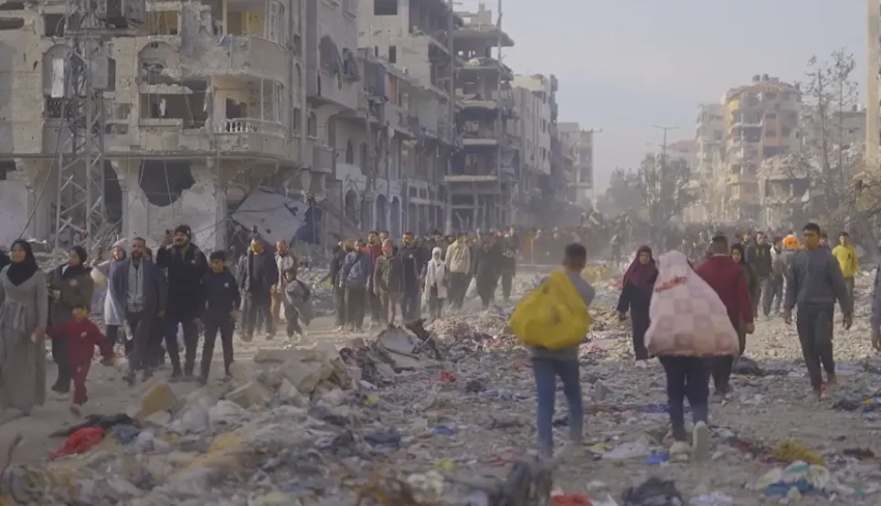 Gaza-AV-news-roads-damaged-people-moving