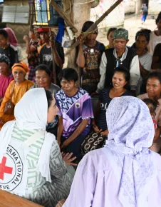 Hiro Yabusaki, head of Cotabato subdelegation, speaks with conflict-affected indigenous people in Datu Hoffer, Ampatuan, Maguindanao del Sur