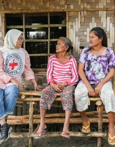 ICRC protection field officer Raidah Latip talks with conflict-affected people in Maguindanao del Sur