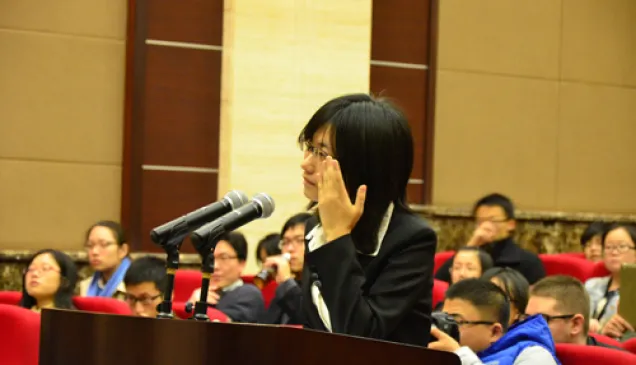 中国人民大学选手在决赛现场进行陈述。