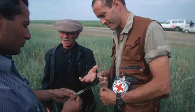 An archive photo from 1997 shows an ICRC agronomist monitoring an agricultural rehabilitation programme.