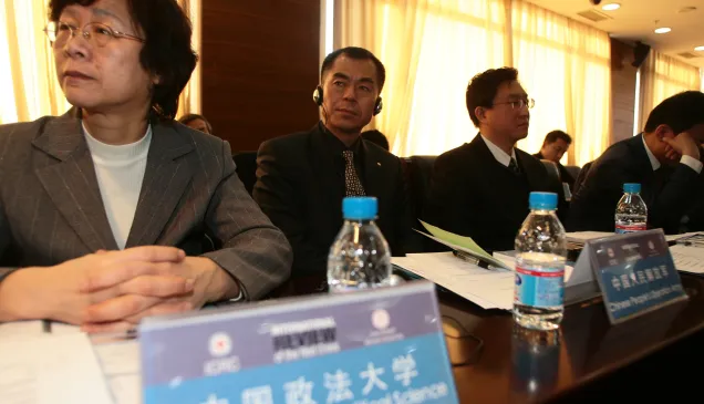 中国学术界人士以及中国人民解放军的代表参加2008年1月11日至12日，在人民大学举办的当代武装冲突中的人道问题研讨会。