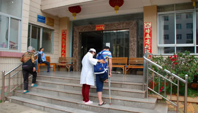 2013年5月27日，经当地红十字会推荐，盘朝杰来到云南省红十会假肢康复中心接受治疗。