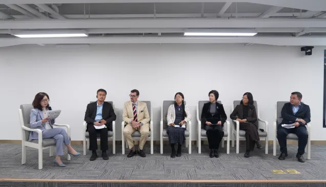 红十字国际委员会东亚地区代表处法律顾问刘欣燕主持了专题讨论，与会专家就多个议题展开了讨论。