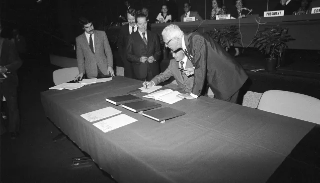 Firma de los protocolos adicionales de los Convenios de Ginebra