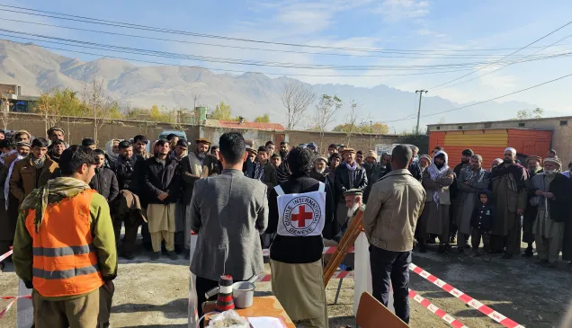 The ICRC team pitcured with community of Gulbahar, Kapisa