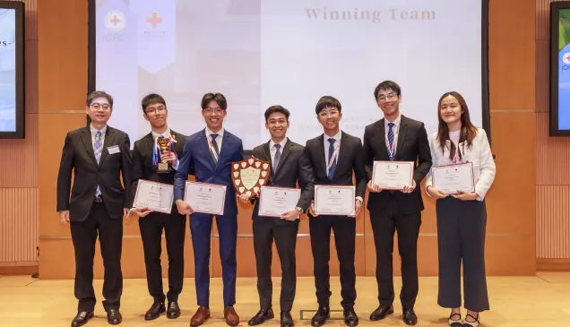1.	Dr James DING, JP, Law Officer (International Law), International Law Division, Department of Justice, presented the trophy to Singapore Management University, Winning Team of the 23rd Red Cross International Humanitarian Law Moot (Asia-Pacific Region).