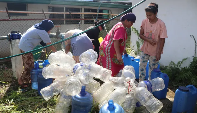 Marawi residents queue to get clean water