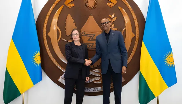 A presidente do CICV, Mirjana Spoljaric, ao lado do presidente presidente de Ruanda, Paul Kagame.